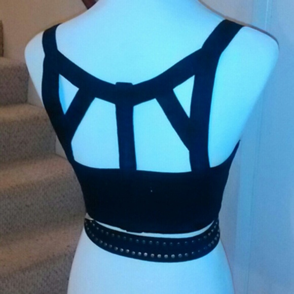 Crop top. - Picture 2 of 2